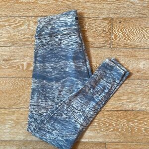 Lululemon Leggings- Size 8 blue water print - 28” length